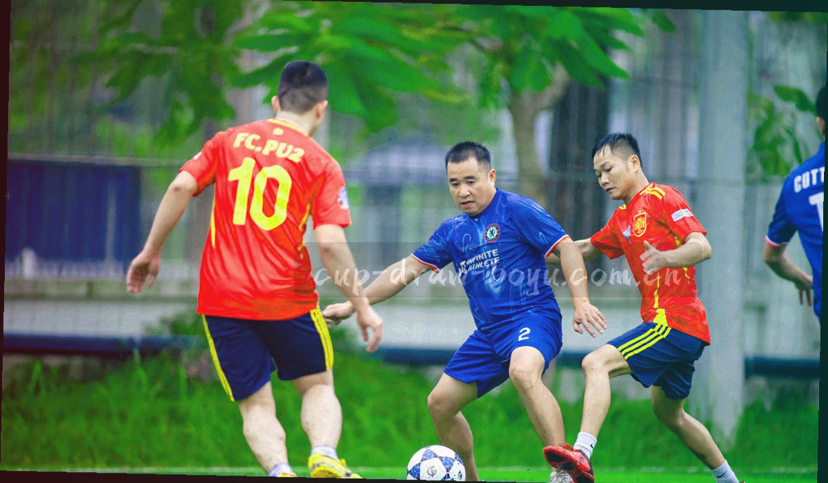 战术板线条与时间轴节点组合的抽象图形，画面中不出现人物